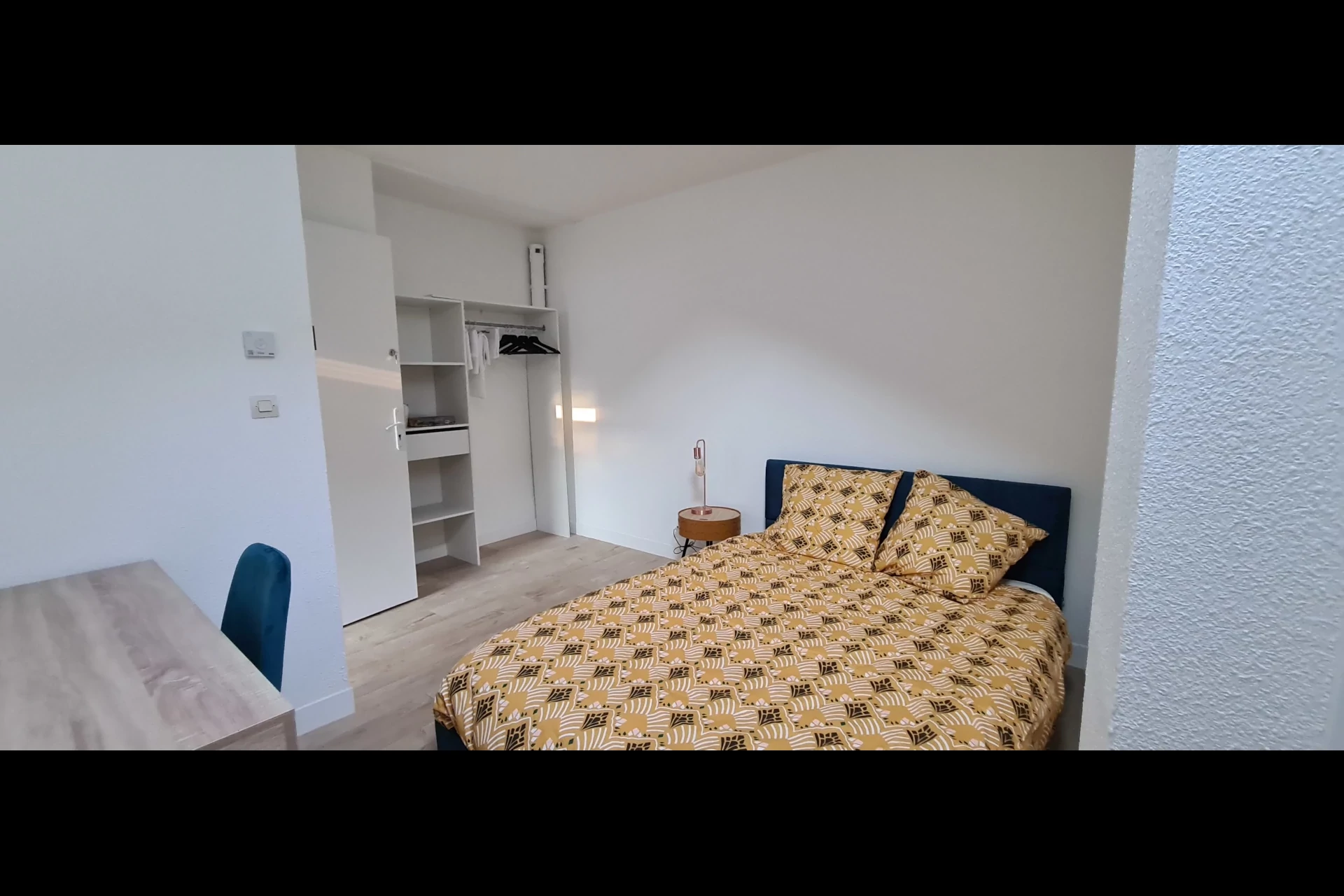 Chambre 3 vue dressing T5 colocation Lafargues Limoges